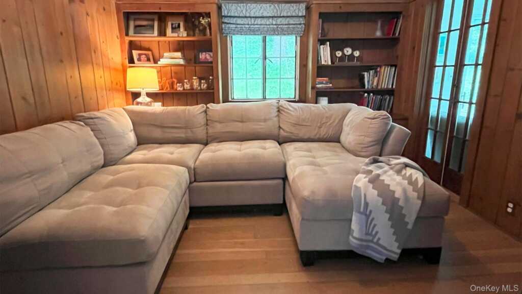 8 Holly Lane, Rye, NY 10580 - Photo 16 of 27