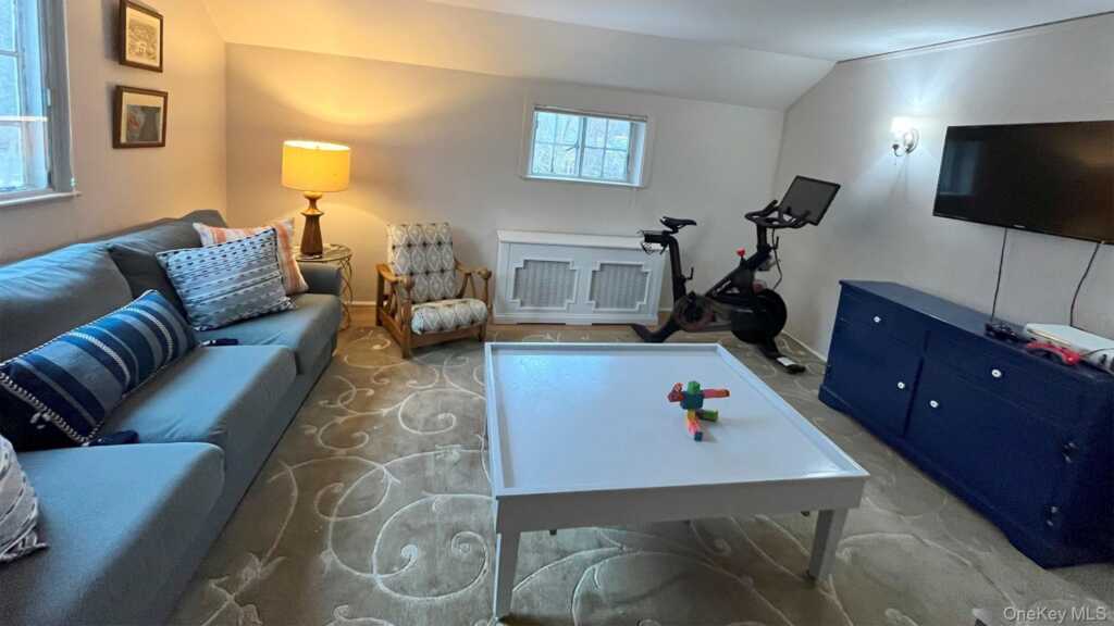 8 Holly Lane, Rye, NY 10580 - Photo 19 of 27