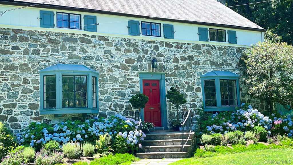 8 Holly Lane, Rye, NY 10580 - Photo 2 of 27