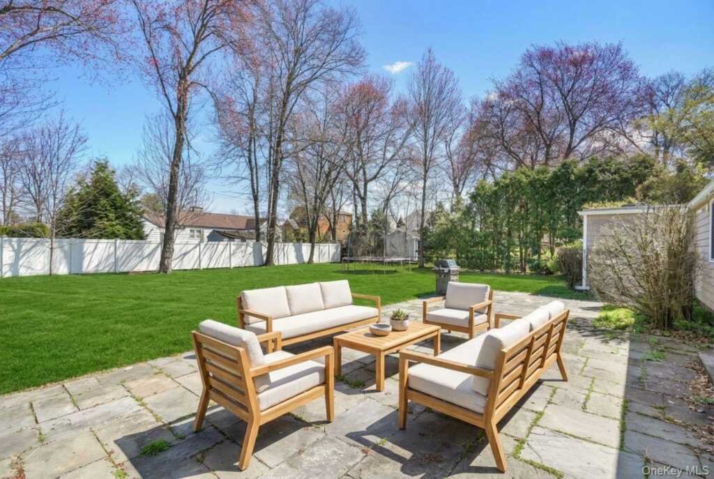 17 Old Orchard Road, Rye, NY 10573 - Photo 17 of 20