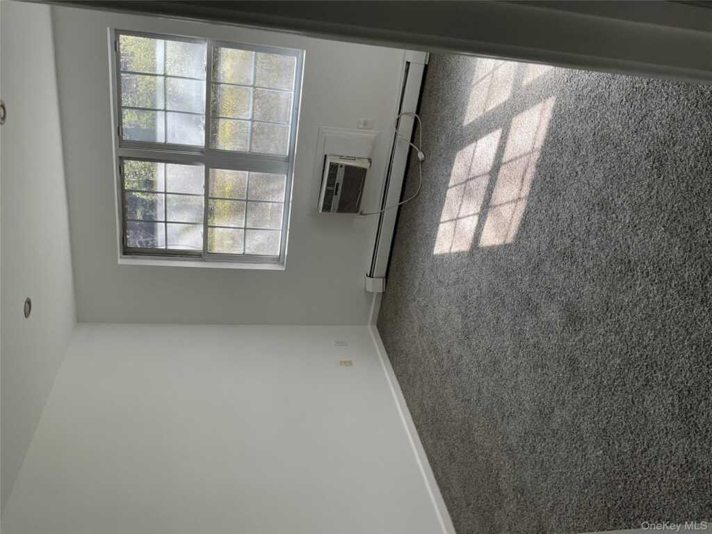 63 Pipetown Hill Road, Nanuet, NY 10954 - Photo 4 of 14