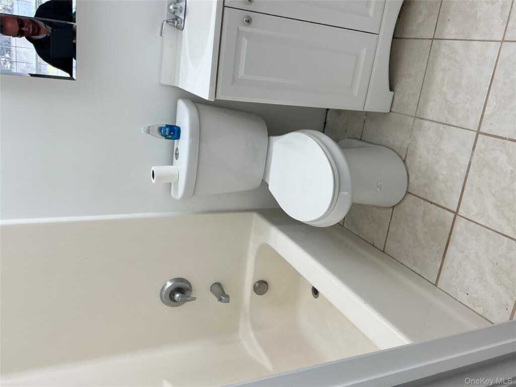 63 Pipetown Hill Road, Nanuet, NY 10954 - Photo 8 of 14