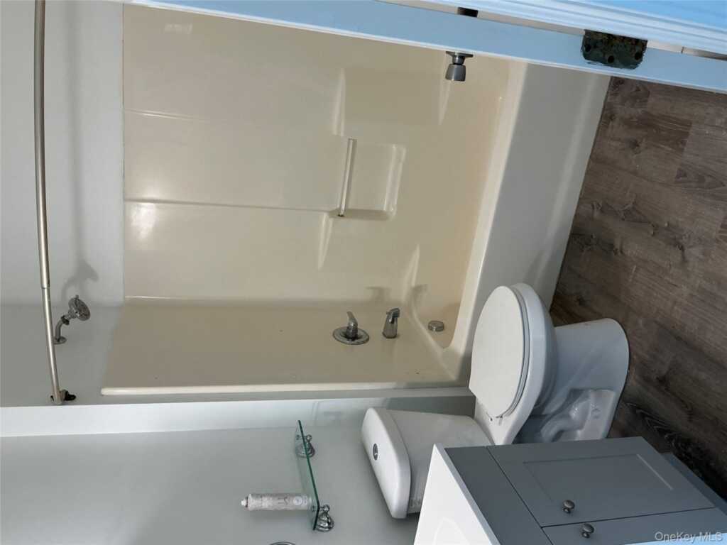 63 Pipetown Hill Road, Nanuet, NY 10954 - Photo 9 of 14