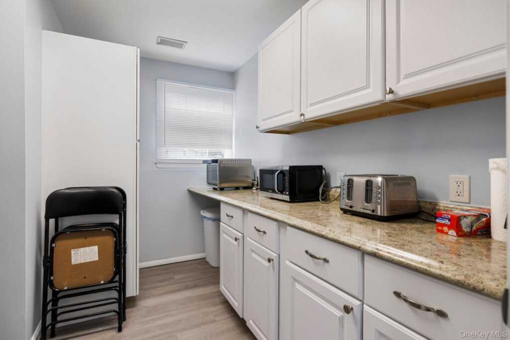 651 Andover Road, Valley Cottage, NY 10989 - Photo 10 of 47