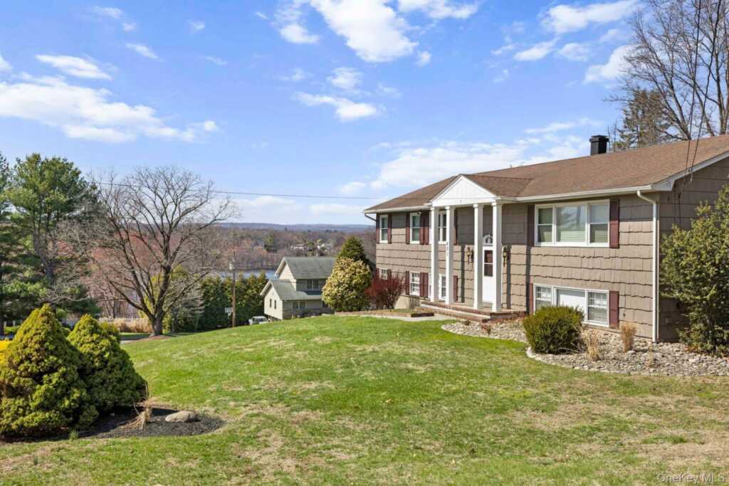 651 Andover Road, Valley Cottage, NY 10989 - Photo 2 of 47