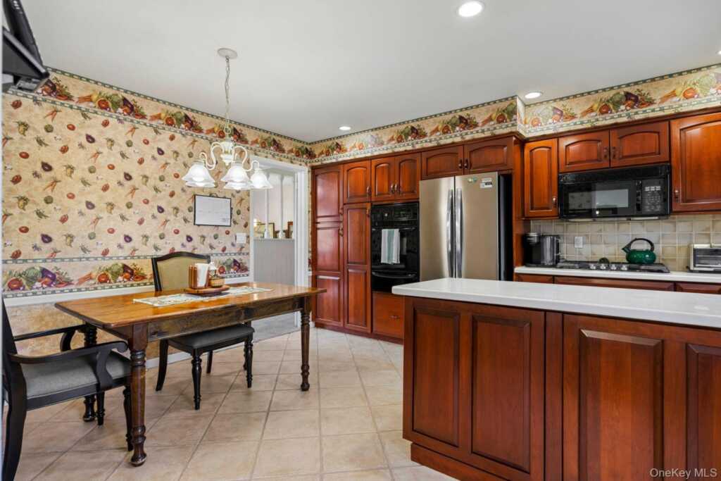 651 Andover Road, Valley Cottage, NY 10989 - Photo 21 of 47