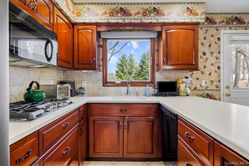 651 Andover Road, Valley Cottage, NY 10989 - Photo 22 of 47