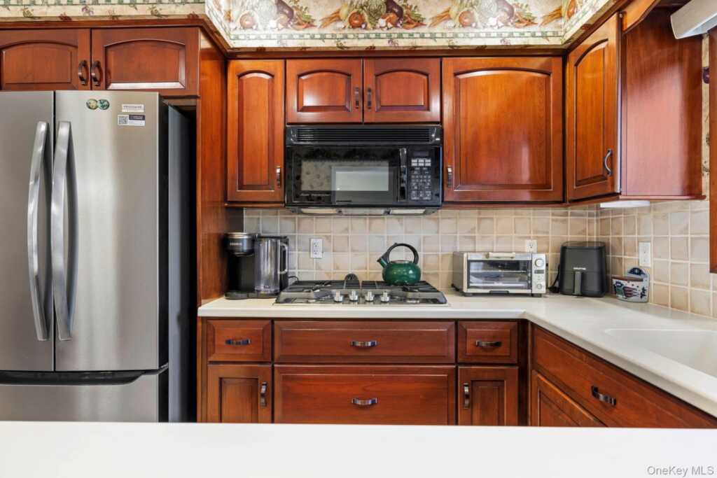 651 Andover Road, Valley Cottage, NY 10989 - Photo 23 of 47