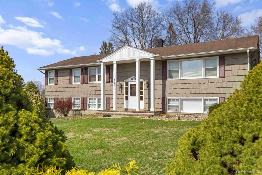 651 Andover Road, Valley Cottage, NY 10989 - Photo 3 of 47