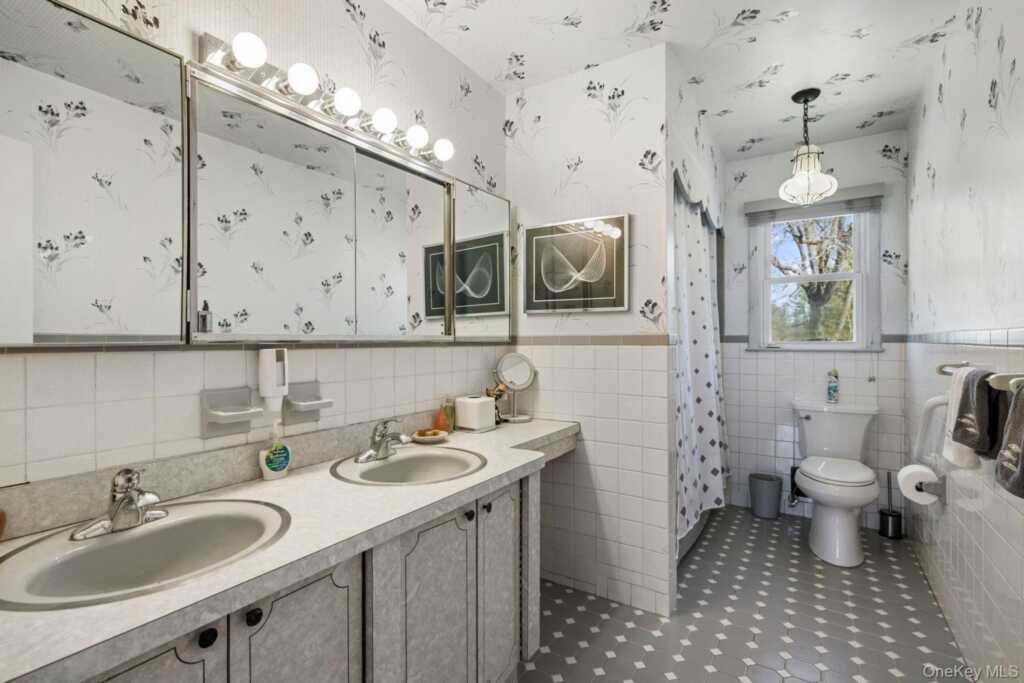 651 Andover Road, Valley Cottage, NY 10989 - Photo 31 of 47