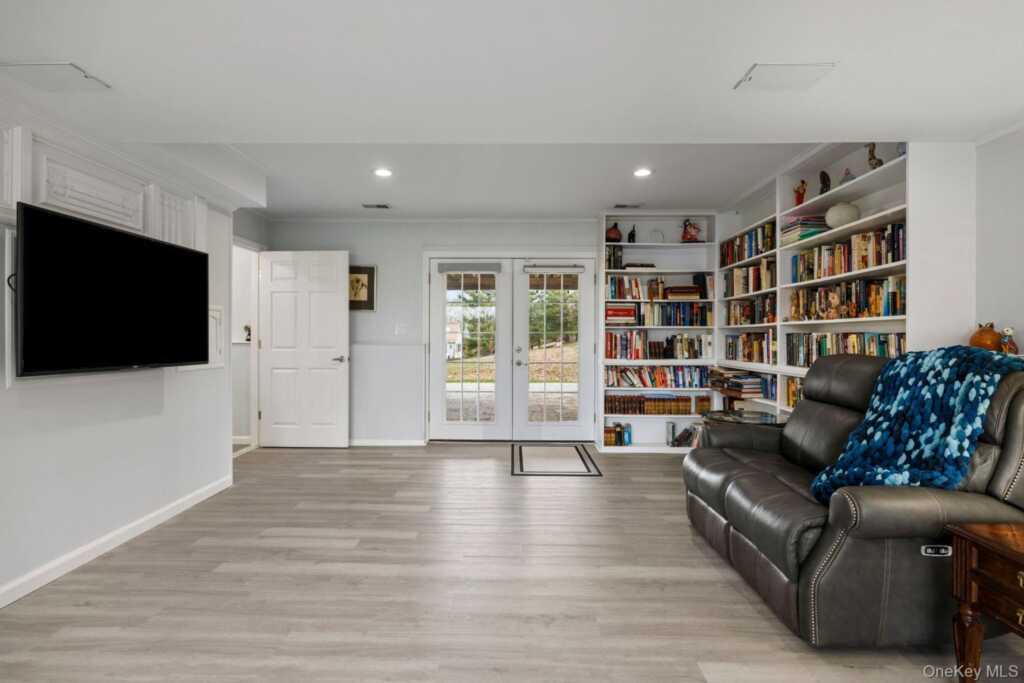 651 Andover Road, Valley Cottage, NY 10989 - Photo 5 of 47