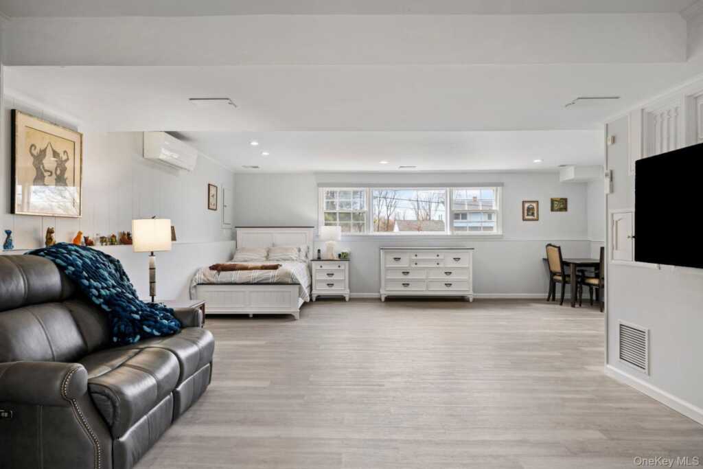 651 Andover Road, Valley Cottage, NY 10989 - Photo 6 of 47