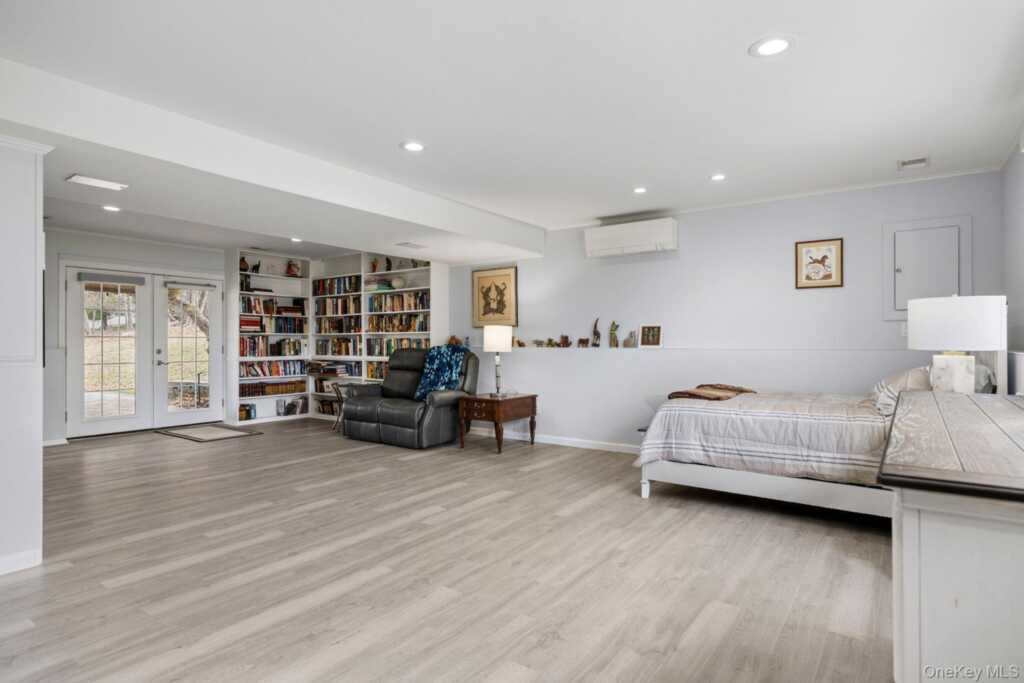 651 Andover Road, Valley Cottage, NY 10989 - Photo 7 of 47