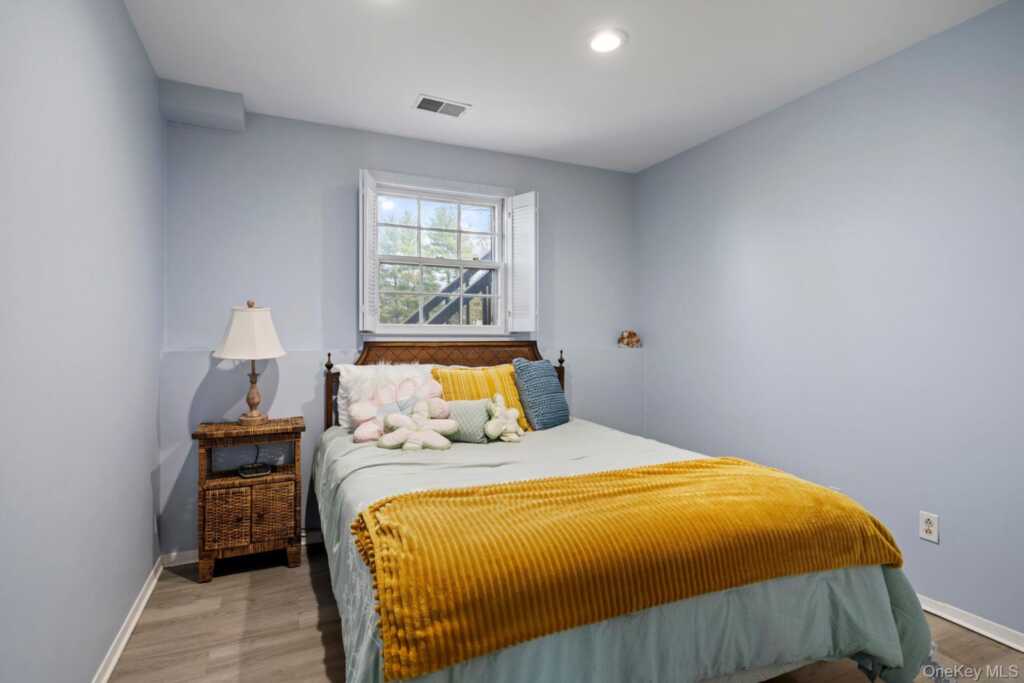 651 Andover Road, Valley Cottage, NY 10989 - Photo 9 of 47