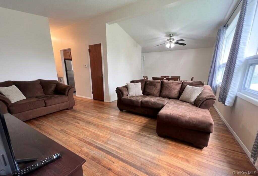 51 N Pascack Road, Nanuet, NY 10954 - Photo 4 of 23