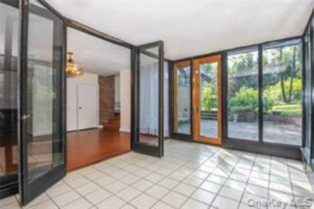 112 Kingsbury Road, New Rochelle, NY 10804 - Photo 8 of 18