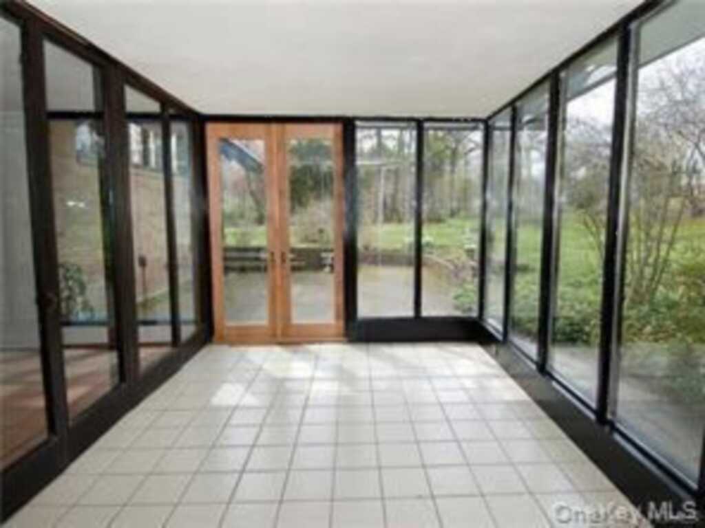 112 Kingsbury Road, New Rochelle, NY 10804 - Photo 9 of 18