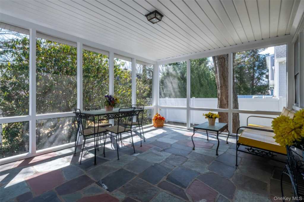 285 Stuart Drive, New Rochelle, NY 10804 - Photo 12 of 37