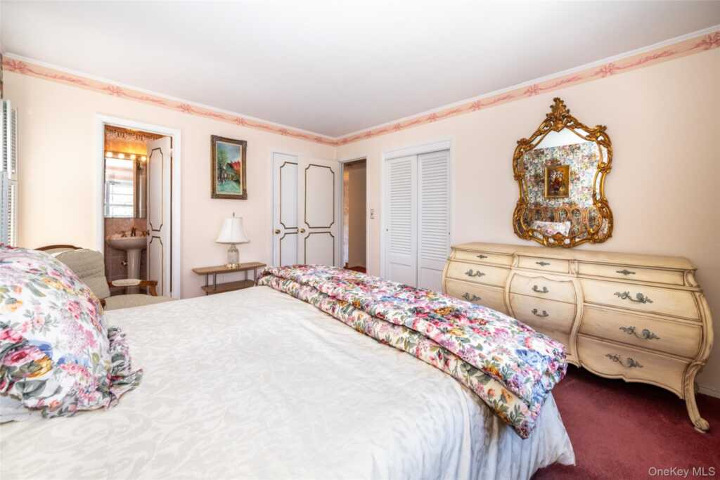 285 Stuart Drive, New Rochelle, NY 10804 - Photo 14 of 37