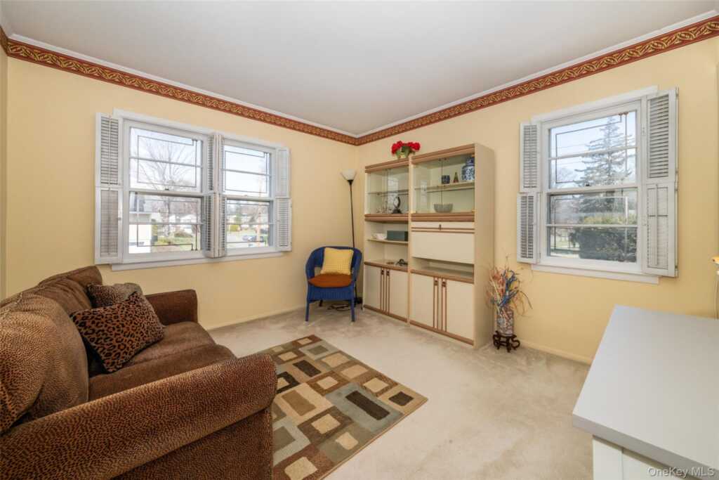 285 Stuart Drive, New Rochelle, NY 10804 - Photo 16 of 37