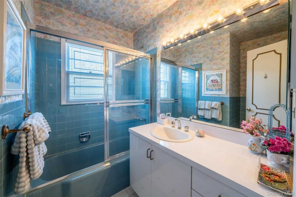 285 Stuart Drive, New Rochelle, NY 10804 - Photo 18 of 37