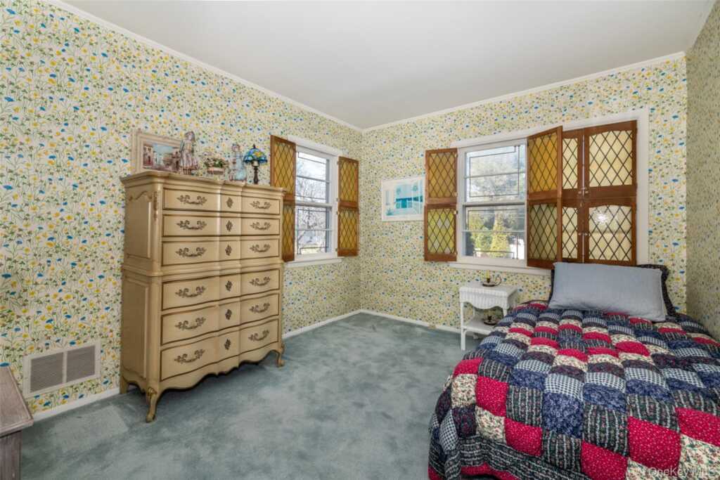 285 Stuart Drive, New Rochelle, NY 10804 - Photo 19 of 37