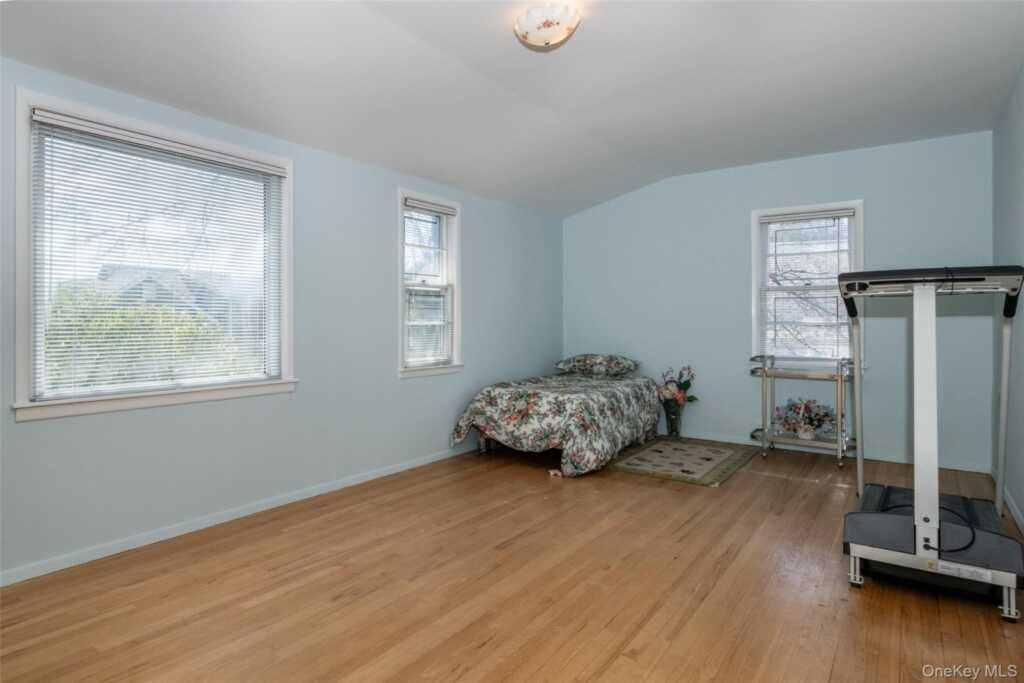 285 Stuart Drive, New Rochelle, NY 10804 - Photo 21 of 37