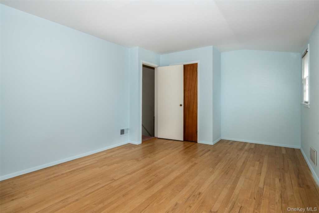 285 Stuart Drive, New Rochelle, NY 10804 - Photo 22 of 37