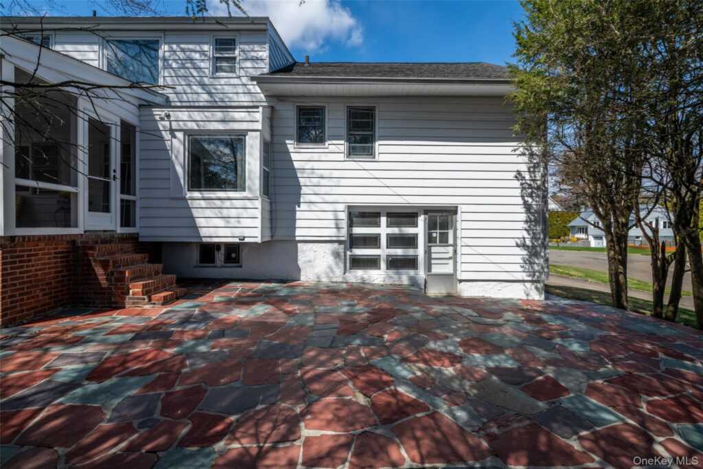 285 Stuart Drive, New Rochelle, NY 10804 - Photo 24 of 37