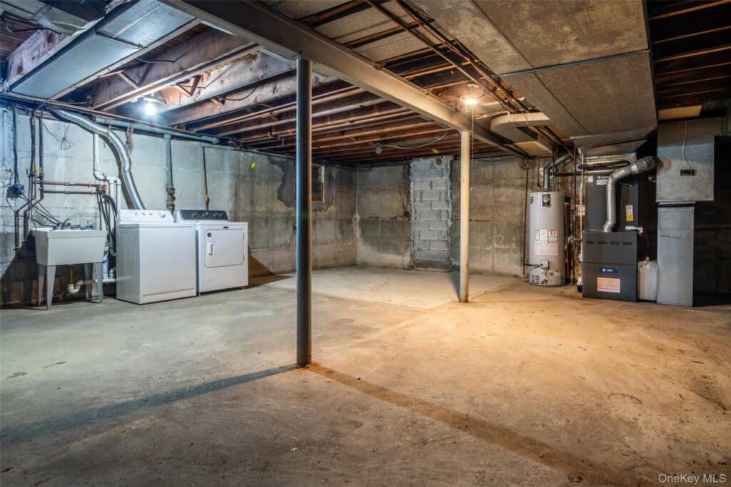 285 Stuart Drive, New Rochelle, NY 10804 - Photo 28 of 37