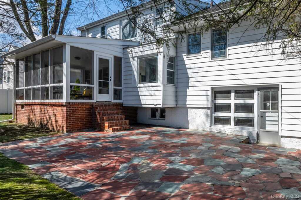 285 Stuart Drive, New Rochelle, NY 10804 - Photo 32 of 37