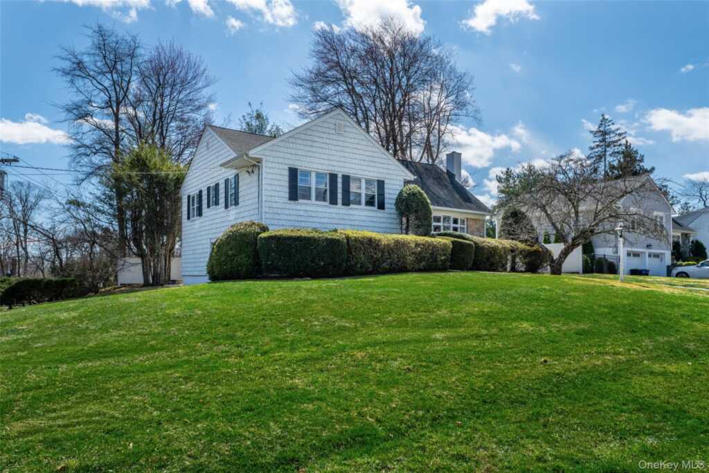 285 Stuart Drive, New Rochelle, NY 10804 - Photo 35 of 37