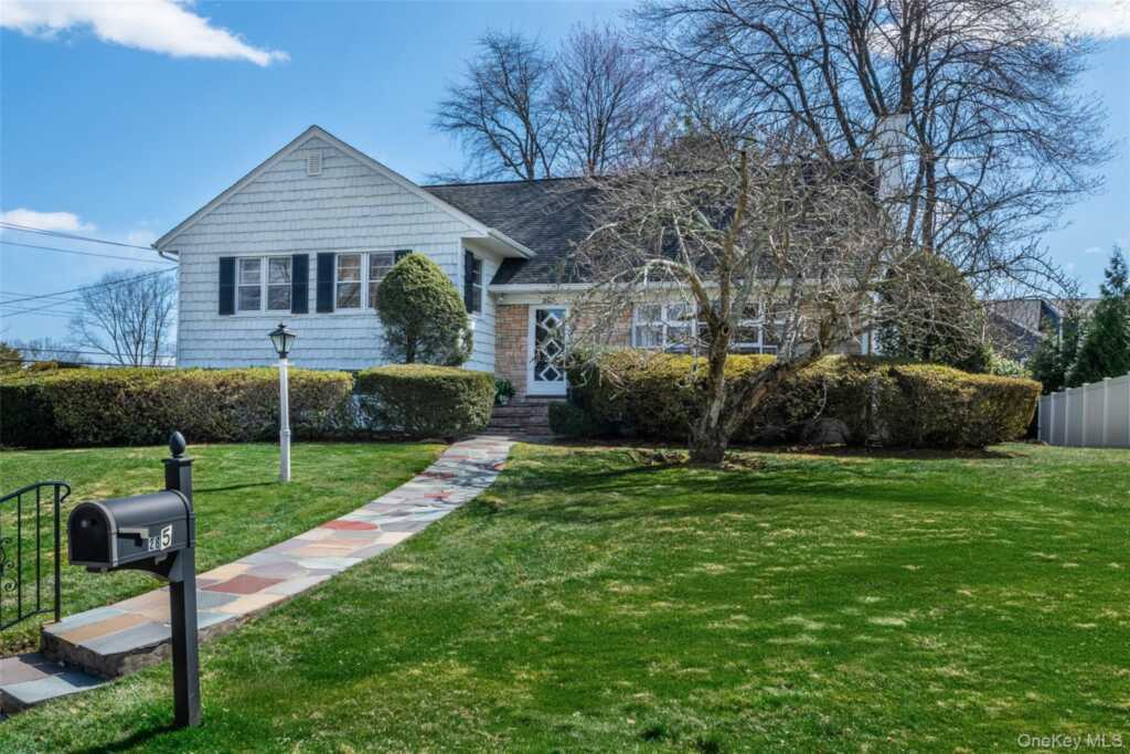 285 Stuart Drive, New Rochelle, NY 10804 - Photo 36 of 37