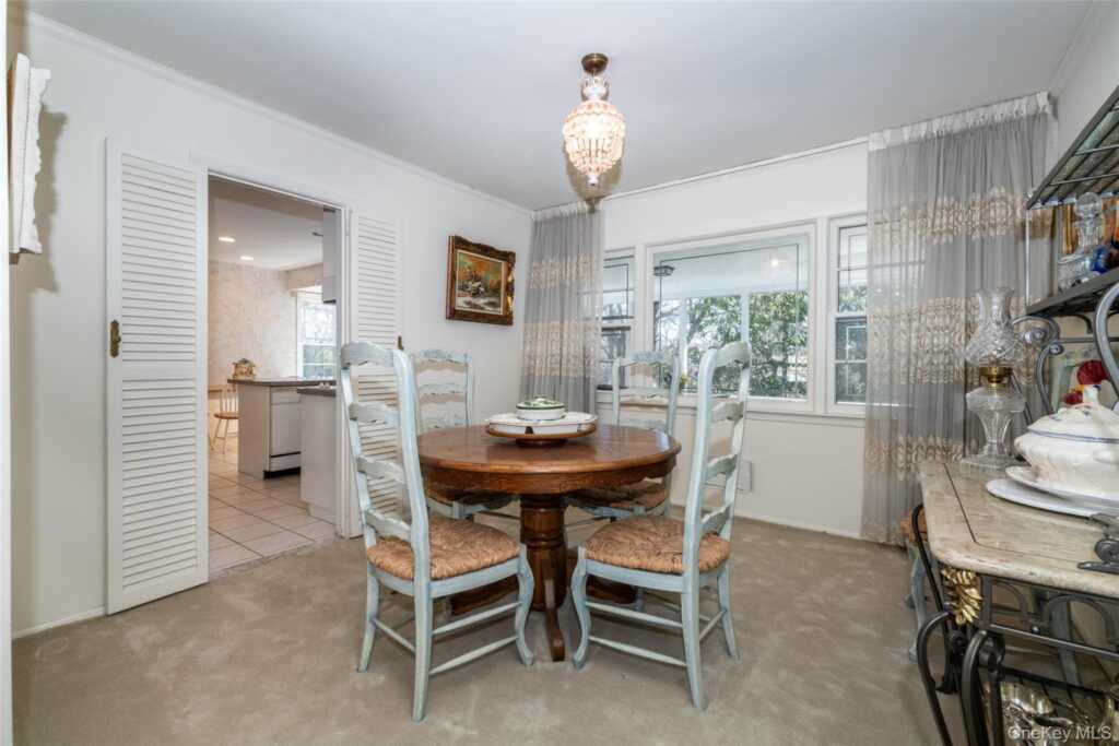 285 Stuart Drive, New Rochelle, NY 10804 - Photo 7 of 37