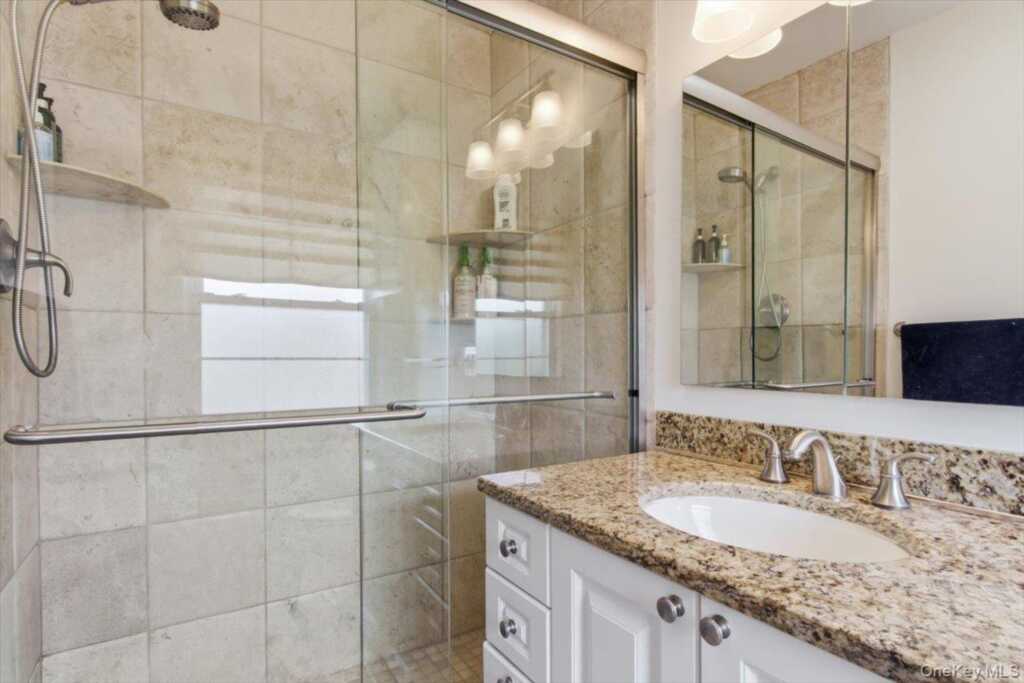 5 Avis Drive, New Rochelle, NY 10804 - Photo 19 of 38