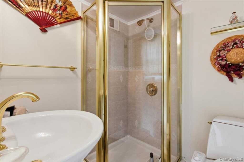 5 Avis Drive, New Rochelle, NY 10804 - Photo 24 of 38