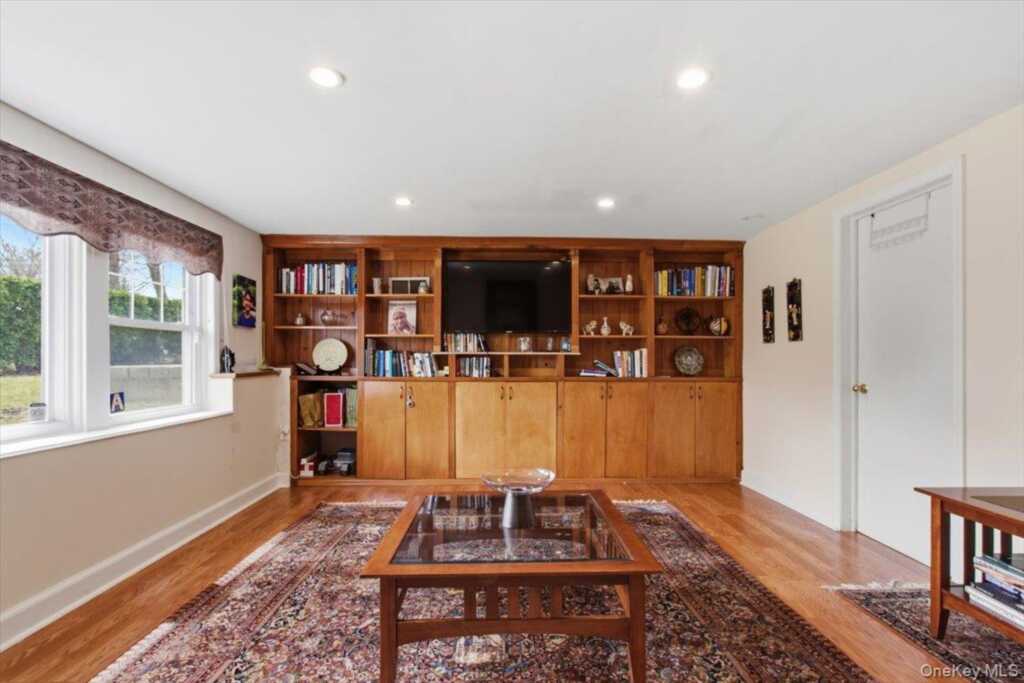 5 Avis Drive, New Rochelle, NY 10804 - Photo 25 of 38