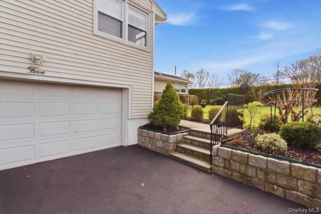 5 Avis Drive, New Rochelle, NY 10804 - Photo 27 of 38