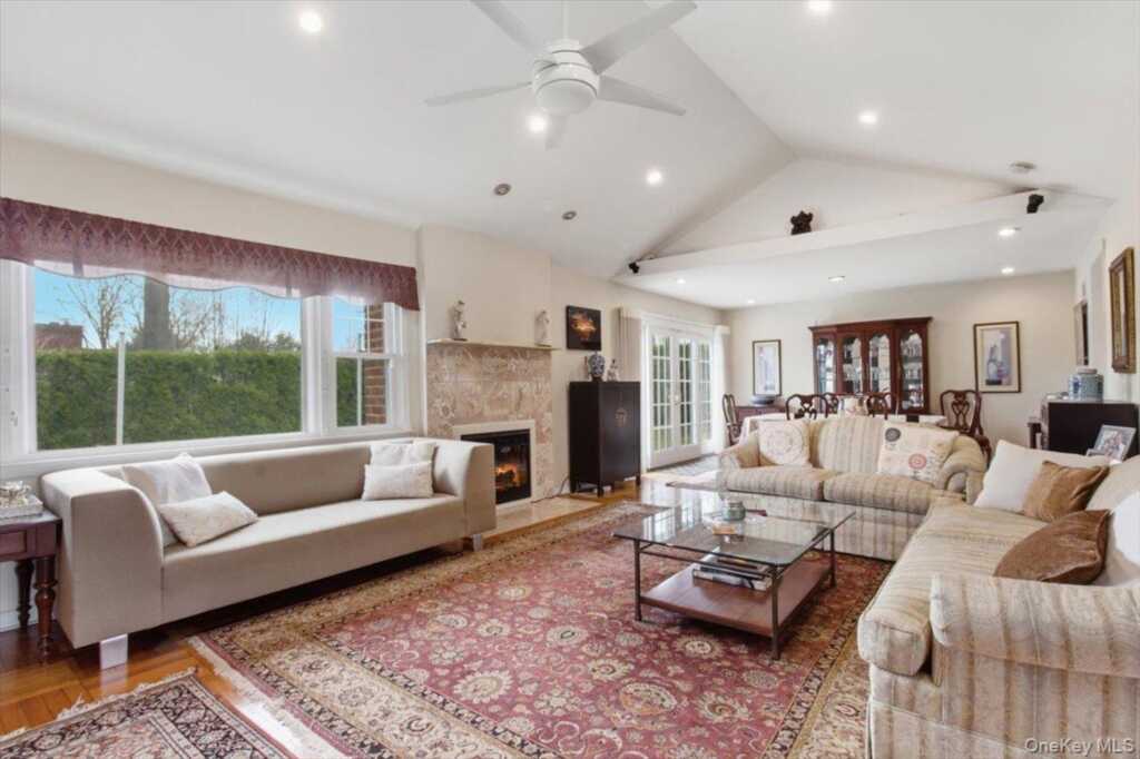 5 Avis Drive, New Rochelle, NY 10804 - Photo 4 of 38