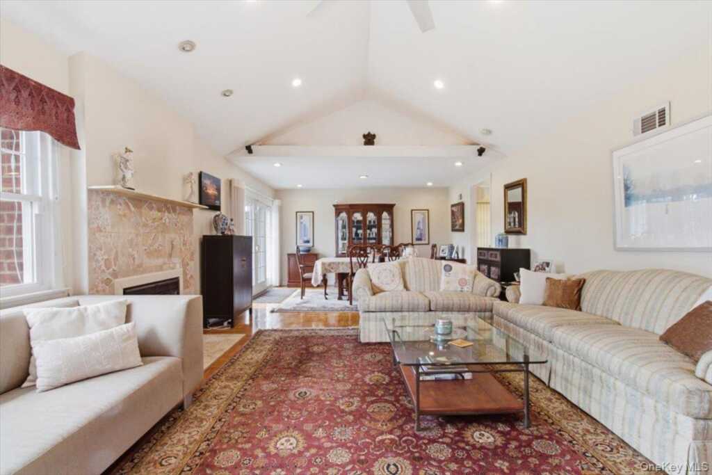 5 Avis Drive, New Rochelle, NY 10804 - Photo 6 of 38