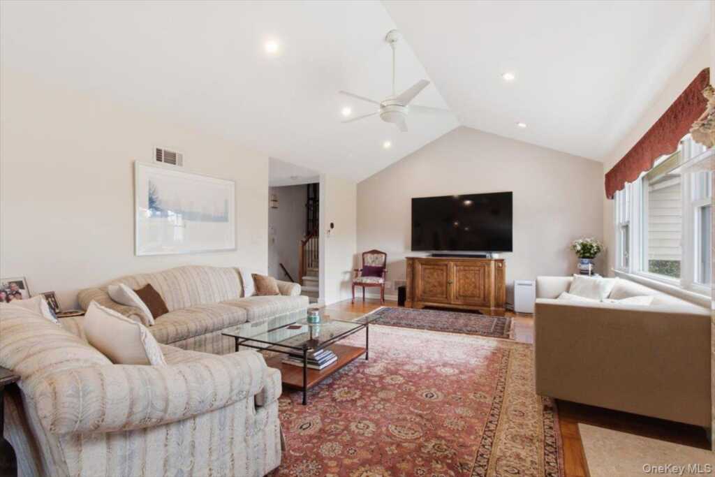 5 Avis Drive, New Rochelle, NY 10804 - Photo 7 of 38