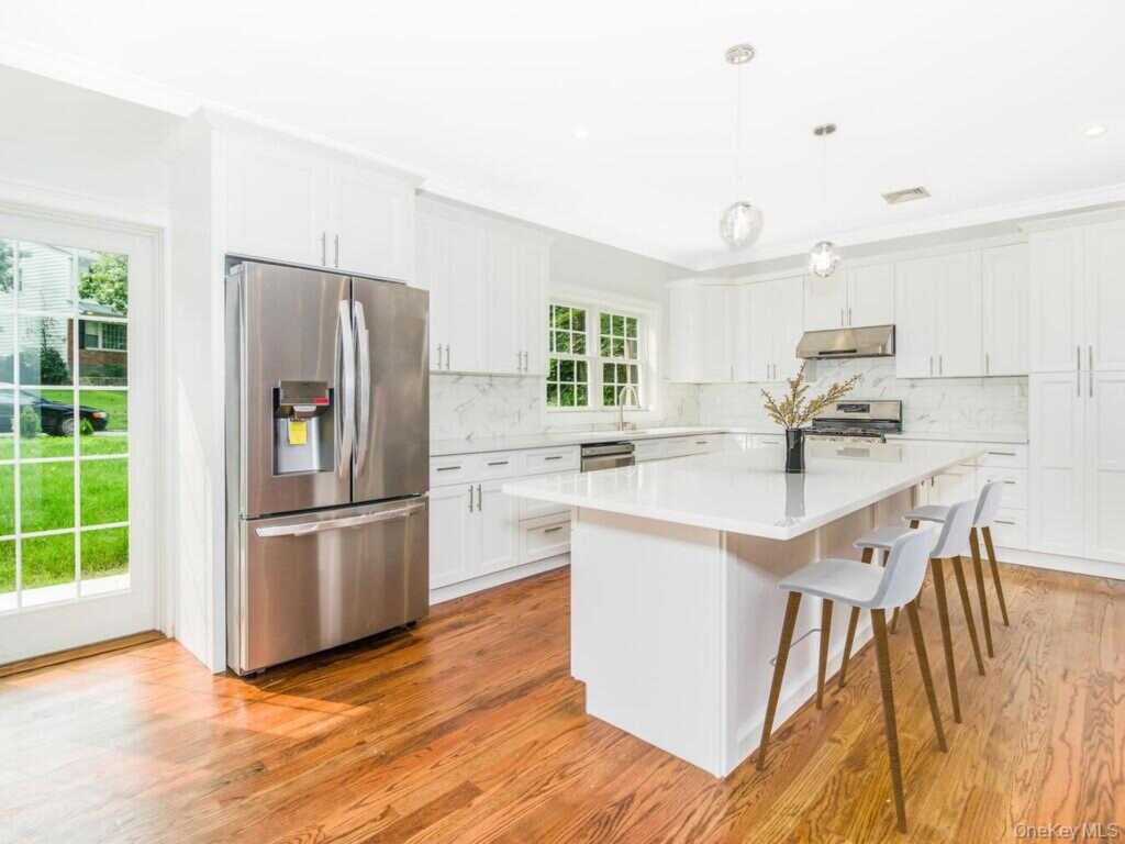 1 Kewanee Road, New Rochelle, NY 10804 - Photo 7 of 28