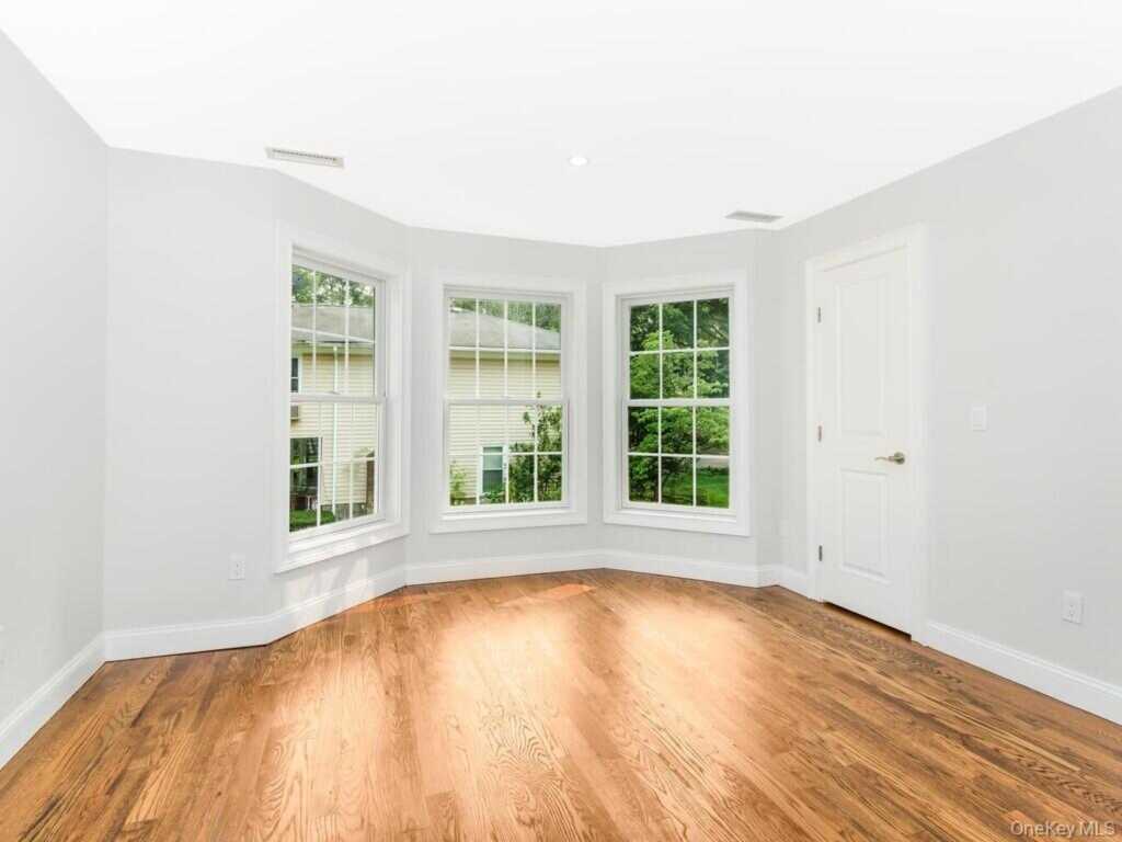 1 Kewanee Road, New Rochelle, NY 10804 - Photo 18 of 28