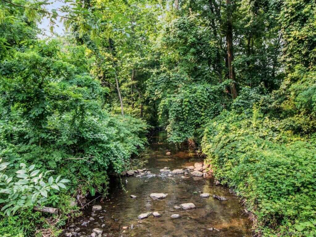 1 Kewanee Road, New Rochelle, NY 10804 - Photo 24 of 28