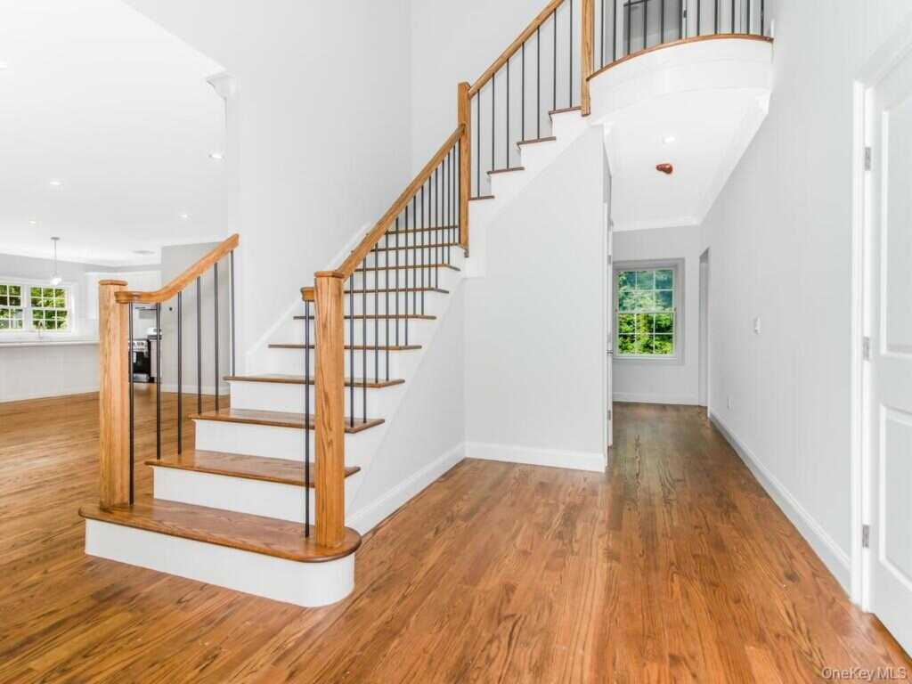 1 Kewanee Road, New Rochelle, NY 10804 - Photo 3 of 28