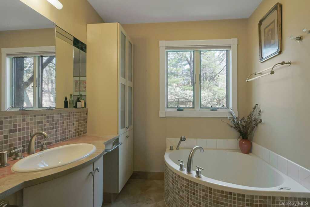 837 Sherry Drive, Valley Cottage, NY 10989 - Photo 16 of 49