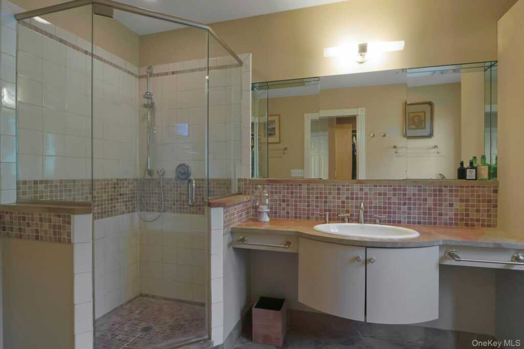 837 Sherry Drive, Valley Cottage, NY 10989 - Photo 17 of 49