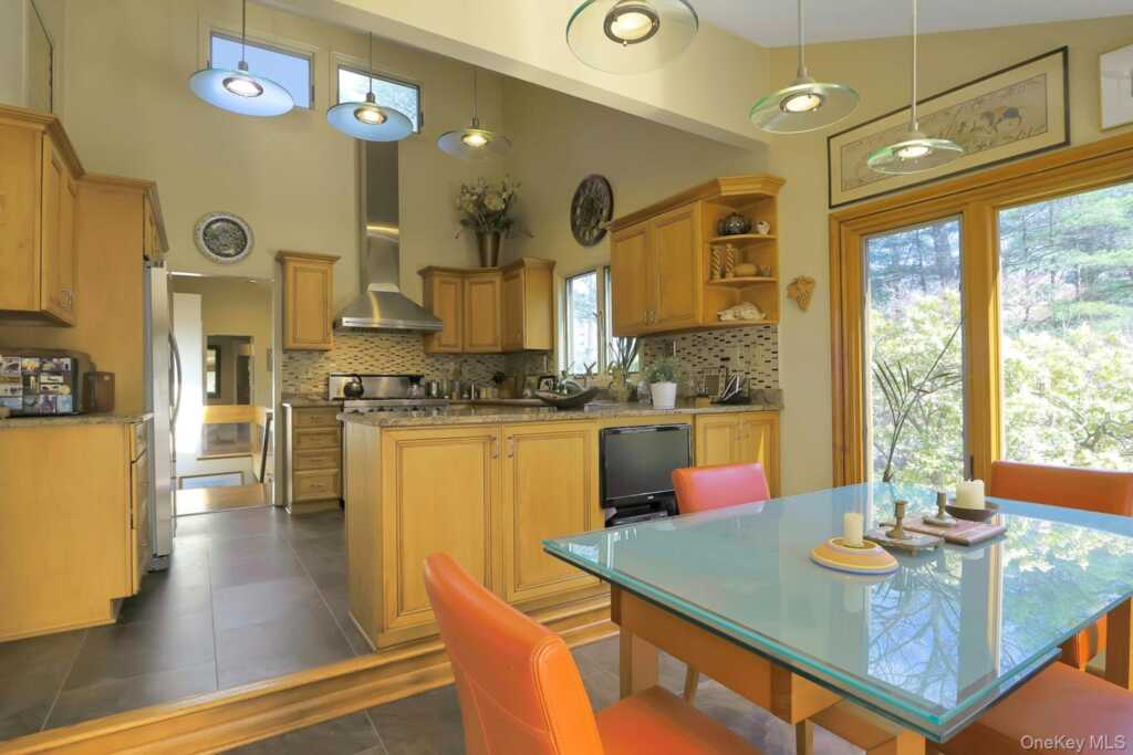 837 Sherry Drive, Valley Cottage, NY 10989 - Photo 5 of 49