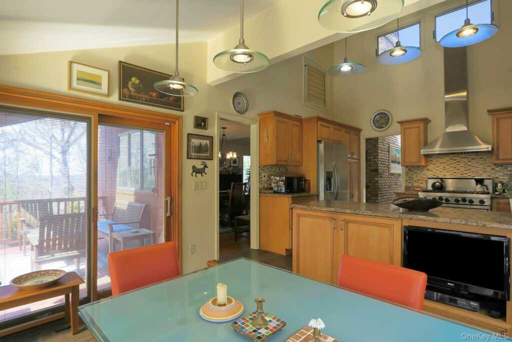 837 Sherry Drive, Valley Cottage, NY 10989 - Photo 8 of 49