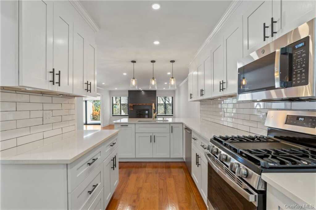 50 Pondview Road, Unit #F, Rye, NY 10580 - Photo 3 of 25